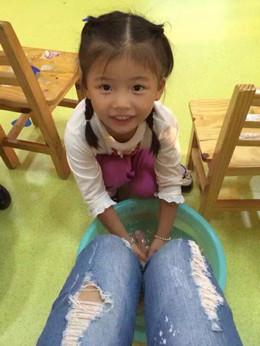 (�����Сѧ���ǵ��ӹ棬���ӣ�Т�����ǧ.ͼΪΪ��ĸϴ��)