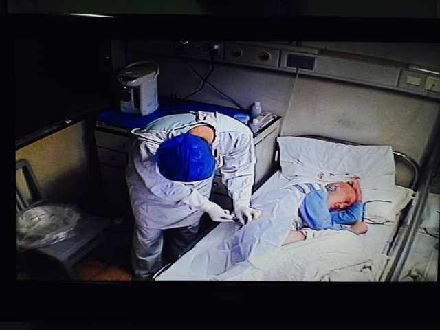 �����ѵĿ����������Ǽ��ж��ӣ�Ϊ�˾��ζ��ӵĲ�����ĸ�Ѿ������ĳＯ���Ʒ��á��ڼ䣬���󶰾Ͷ���ѧУ�ڵ�֪�������֯ȫУʦ��Ϊ����54255.4Ԫ�����⣬һЩ��֪�����������ʿҲ�������ң���Щ�����Ű��ĵľ��Ϊ�����ͥ������ϣ����4��23�գ�����ס���㽭��ѧҽѧԺ������һҽԺ��ʼ�������ơ���Ժ���ڣ���ʹ����������ĥ��������꣬��105������������90����ڼ䣬��ʼ���ܻ��ơ��ڽ��й�����ֲǰ����Ϊ�����������ڹ����޾���������ֳ���44�졣