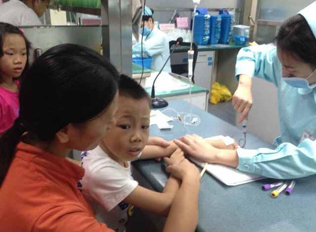 �������������ʱһ�γ������˵ĸ��գ��������и��ױ���ҽԺȷ��Ϊ���͵��к�ƶѪ����������׸ı����������ˡ���ȷ�����һ��������ÿ��ʮ�����Ҫ��Ѫһ�Σ����������������Ѿ����������������˵���Ѫ��