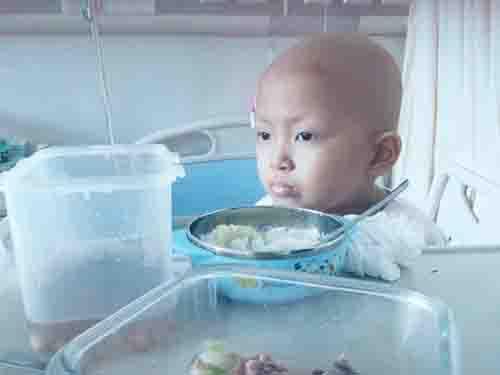  2014�꣬4�������ͻȻ�����ճ�ʱ�䲻�ˣ��ڵ��ض��ҽԺ���ƶ�ûЧ����շת�����ݶ�ͯҽԺ������ȷ��Ϊ��Ѫ����Ϊ�˸����ӽ�һ��ȷ���ĸ�ִ�����ȥ�����ݻ���ҽԺ����һϵ�еļ�黯�飬2014��8��3�գ�����ȷ��õ��Ǽ���B�ܰ�ϸ����Ѫ����һֽ�������һ���˷·��߽��˵���֮�ţ�