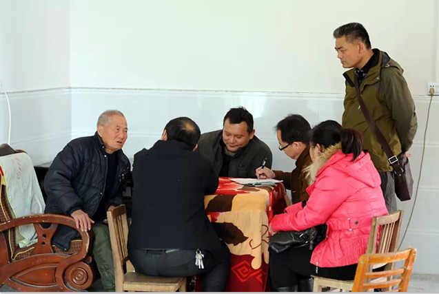   3��5��15���糿������ͺ��ڹذ���ս�ϱ������Ŷ�־Ը�ߵĴ�����ȥ�����ͽ��Ŀ�ս�ϱ��������йذ������ϱ�־Ը�߲����ͽ��Ŀ�ս�ϱ�����ף����������簲����үү�;ͽ��Ŀ�ս�ϱ�������۲��������棬������үү�ص��󱲼��м����ͼ�������ɡ�