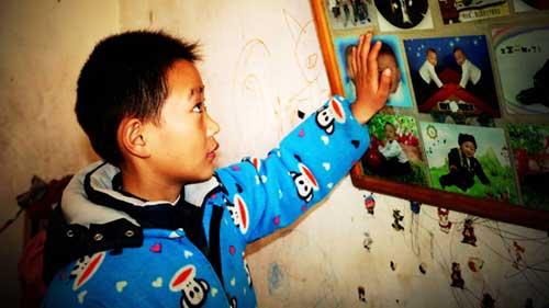 �����������ͬһƬ�����£����еĺ����ڴ��˻�������ʱ������ȴ�����ʧȥ�˸�ĸ�����������еĺ��Ӵ����������������ʱ������ȴ��������������ļ�������������ͬ��һ������&mdash;&mdash;�¶������ҹ���һ�����ϵĹ¶������游ĸ����Ϊ����ȱ�ٸ�ĸ�ذ������ǣ��������ǲ���ȫ�С�