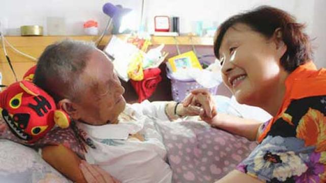 ����ĿԤ�㡿 1�������չػ��幤־Ը�߽�����ѵ��Ϊ100���幤־Ը���ṩרҵ����ǻ��γ���ѵ����ѵ����300Ԫ/��*100=30000Ԫ��