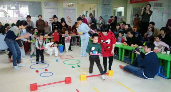 ���뼯��������ÿһ����ʹ��˵���Ƿǳ���Ҫ�ġ� ��������Ϊ���Ǵ�������������ʶ�İ��������뼯��Ӵ������˽������߳��Լ���СȦ�ӣ����������˵Ľ��������������⣬�������ӽ�������У���ߺ��Ӷ����ĸ�֪���������������רע���ǣ��˽����ǡ�