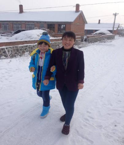 С�μ�ס�ķ����������ģ��ռ䲻�󣬵��Ǻ���ů��&ldquo;��ϲ�����裬���ұ�����ּҺ��ҿ������ܶ�Ǯ������һ��ƶ���˼���ĺ��ӣ�����Ǯ�ҾͿ��԰�������ƶ���ĺ���ȥʵ�����ǵ����롣&rdquo;������һ��СС�������ȴ����һ��ΰ������롣ϣ����һ���ڵ���������㣬Ҳϣ�����ܰѰ��͹��洫�ݵ���Զ�ĵط���