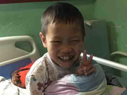 Τ��������ڹ��Ҽ�ƶ���ض����أ�һ���˶��ǵص���ũ�񡣼��������̫���̡�үү�����⻹��һλ����̱�������������塣һ���˳��ڴ��ڳ����ɲ���״̬������ĳ������������������ũ���Ǯά�����Ƶ�ũ���ͥ����������Ҹ�����ĸ�������Լ�����������˼�������ʱ��������������