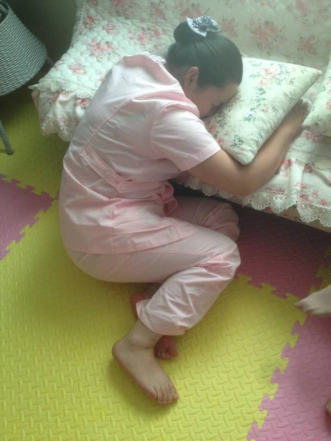 ������ڵ�ҽԺ���й���Ů��չ������ںܶ�ƶ��Ƿ�������ʵʩ���������׷���������Ŀ��ҽԺ֮һ������רҵ����ѵ��ͨ�����˺󣬵���ʦ���и���ǰ��������ٲ�ʱ����������ж��ϡ������Ϻ���Ϣ�ϵ�֧���Լ�ʵ�ʲ�������ľ��鼰�������ǳ����ڵ��ϣ�һ������߰˸�Сʱ�������������̬Ϊ��������