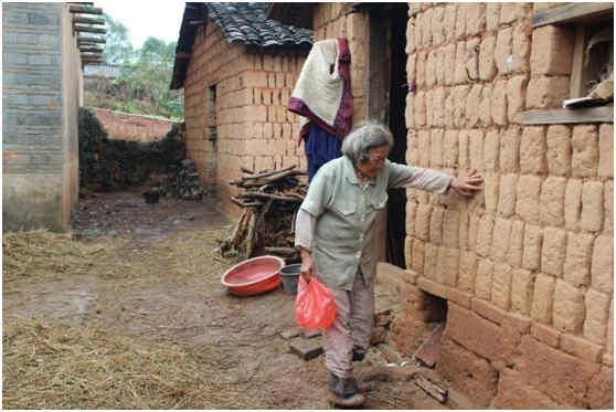 ���˵��۾�����ʹ����·�÷���ǽ��֪������Ҫ���ˣ����˷���ǽ�������͵�·�ڡ� ����ϣ��Ϊ�����������ĸ���������ƶ��ĸ�׳Ｏ�ס��桢�͵Ȼ����Ĺ�����Ʒ��ÿ��ƶ��ĸ�׽���ü�ֵ308Ԫ��ů����Ʒ���ں���Ķ���Ϊ������ȥ��ů��