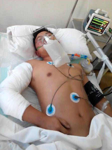 �ɲ��ң�ǡǡ�ڴ˿������ˣ�ʫ���İְ����ڽ��������������ģ�8��9�����磬���ڽ���ǽˮ�ܵ�ʱ�򣬲�С�Ĵ�15�׵ĸߴ�׹�£����­�ڳ�Ѫ������߹Ƕ��ѵ��·δ��ˡ���׵�ǹ��������ˡ��߹Ǻü������ۡ����ȹ��ۡ��첲���ۣ�ʫ���ֵķδ��˵��º��������ϰ���Ŀǰֻ�п�������������������