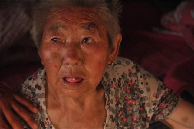 ���ȴ�����Ψһ�ļ��䡿��������88�꣬��������մ�֢���������������Ůʧ�����ꡣ��ǰһֱ���ϰ��չˣ�ǰ�����ϰ鲡�š�������ʶ���壬���ں����û�й�ͨ��ƽʱ�ھ��ǿ���������������������æ�չ�һ�¡� 