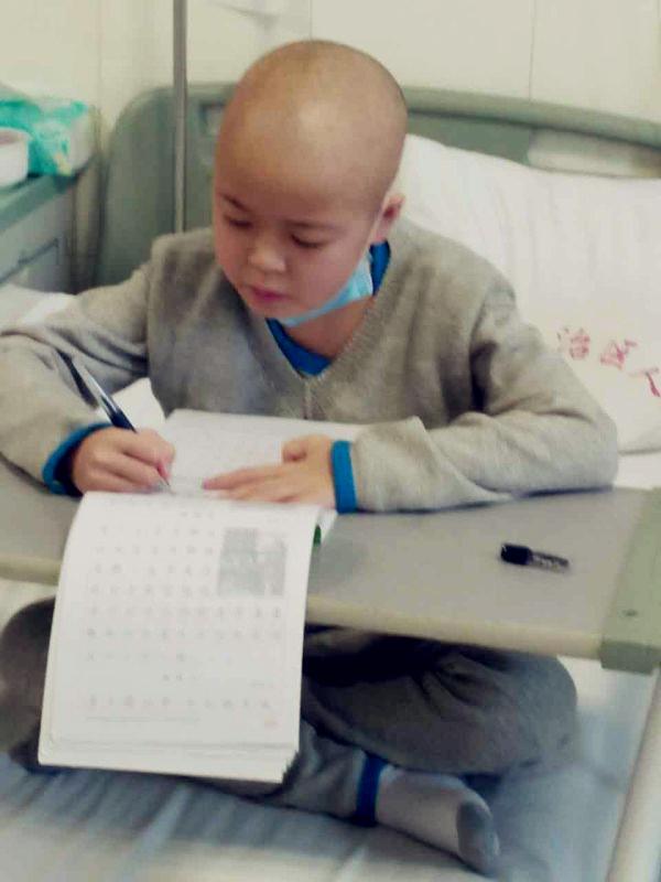 ΪʡǮ�������β���������ֻ����ͷ�����ϳԲˡ����������ӿ���˵�����費�ԣ���Ҳ�Բ���ȥ���������ͱ���һ��ޡ��������Ĵλ��ƺ����εĲ����Ѿ�������ת��ҽ�������Ĳ�������ֹ۵�̬�ȡ���������������Ը�ǲ��ܺ�����������ѧУ��ѧ������ϣ����ᰮ����ʿ���Ԯ��֮�֣����������緵��ѧУ��