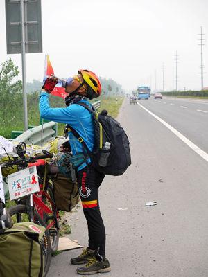 2016�꣬�������Ͱ�����ͨ�����и�л�����ѡ���ʶ�»�顢��ս��Զ��·�����������ˡ����ǽ���5��4�մ��ϲ��������ȶ��󱱣�;��ӥ̶�����ġ���ɽ�����ݡ��Ϻ����Ͼ������Ƹۡ��ൺ����Ӫ�����ȵأ���󵽴ﱱ����ȫ��Լ3000�๫�Ԥ����Ҫ50���ʱ�䡣