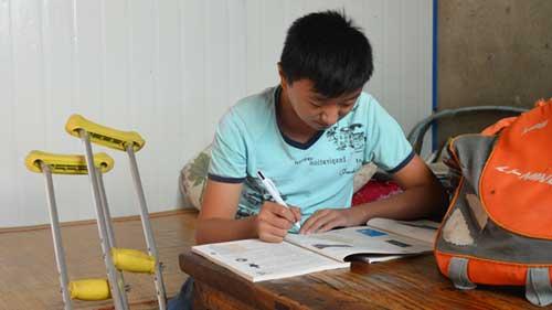 ����Ŀ���¡���������һ��˧����С�к������ĳɼ�����ǰé������ȥ���Ǹ�����֮�ǡ� ���ǣ����˧�����к������ܲ�������ֻ�����Ź����������ߡ����õ���������&ldquo;������&rdquo;����ͷ�ر�������޷�����������һ��ֻ������С��������������������ǳ�Ϊ�񲩶��������ķ��ˣ���˵&ldquo;�����ѽ��&rdquo;