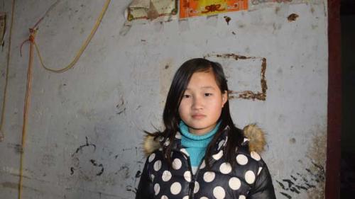 ����12���л������үү����ס��ƫƧ��ũ�塣л����һ�����ض�ͯ�����԰ְ������ӡ��ģ����ֻ�ǵ���ѧ�õ���״���ְ�����ͻ�������������ǣ�л����ѧУһֱ������ǰé��ѧ�����������С����һ�����չ��������ܵܵ������ѧϰ��СС��л�������Ų������������͵ĳ���Ͷ��¡�