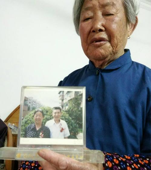 2�����������ˣ�������30��������ɷ�ʱ���������ǿ����ϰ�2000���ĵĽ���ա�8����ϰ����ˣ����������ಡ���������Ž���ճ�Ϊ����������Ψһ�ľ�����У�����������9��Ĺ¶�������˹¿����꣬�ֻ����Թ����ճ���������ά�֡��ܶ�ʱ�����˻��һ�ٵķ�ʳ��2�����ԡ�