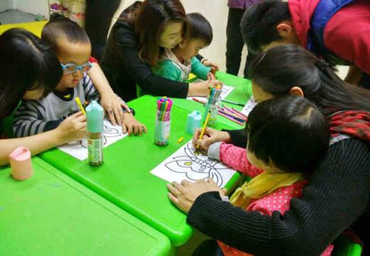 �ڰ���У����Ϸ���ÿλ���ӵ������س���������ǵ��س�Ϊ���ṩһ��һ�Ľ�ѧ����Ա���Ŀ������ͥ���ӣ��������ر�Ϊ�������������Ǳ�ܿ�����Ŀ�������������Ļ����ϣ�����������֪ѵ�����ھ����ǵ���Ȥ���ã����䣬��չ����Է���