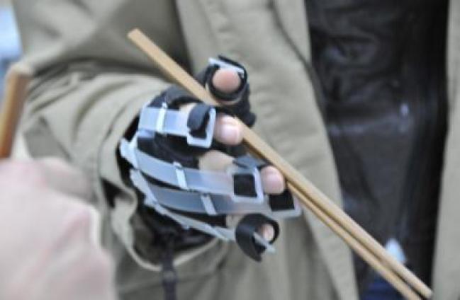 3��&ldquo;Ϊ������&rdquo;&mdash;&mdash;�ڿ�չ&ldquo;����&rdquo;�����볫���ĸ���������У�������и�ҵ�������߹�ͬ¼��һ����Ƶ�������ݰ��������ߵ�������ܡ����������������ְҵ���������˵ȣ�30λ�����߲��룬2000�˴ιۿ�����