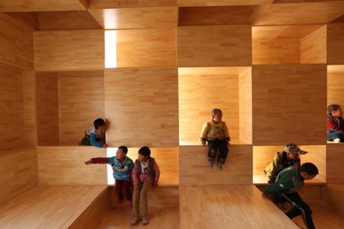 ������ͯȤ԰�����㺢�ӵ���Ϸ����&ldquo;����ͯȤ԰&rdquo;�Ǳ�������������ũ�巢չ����ᷢ�𣬻�Ӧƶ�����ȱ����Ϸ���������ĵĹ�����Ŀ���������԰������зḻ����ߺ�ͼ�飬�������֡��赸���滭��Ϸ�硢�˶���̽�ա��Ƽ���һ����һ�����ں����ǵľ�����ˣ�ļ��껪��