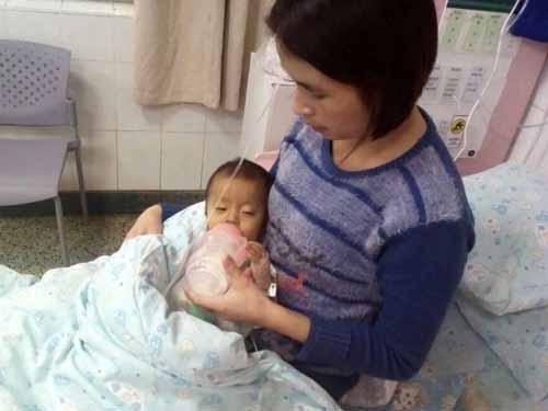 ���棬2015��Ĵ��죬�����ڽ������ݵĴ�ɽ��������������֮ǰ������үү�ͻ��˳��β������򲡵�סԺ���ƣ�����Ϊ�汦���ĳ��������������ѵļ�ͥ����ϲ���������������������µ�ʱ��ȫ��Ƥ�����ƣ���ν������������һֱδ�ˣ��ְ����迪ʼ�������������������ظ��ױ���Ժ����ȫ���顣