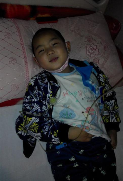 ���ٴ������ʽ�ȱ����������������������Ƴ̵Ļ��ƣ�ҽ��˵�����С�����ܶȹ���Ⱦ�ȹؿڣ��������������ά�����ƽ׶Σ����Ƶ�ϲѶ�޷��嵭���óＯ�����ķ��գ�Ŀǰ�������Ʒ�24���࣬��ũ�ϱ���3���࣬ѧУ���2.4���ۼ�Ƿծ30������Ժ����ķ��ã��Ѿ�ծ̨�����ļ�ͥ����һ��Īչ��