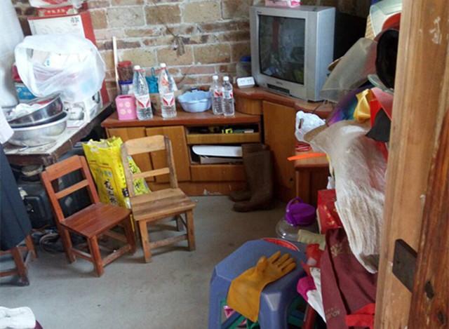 һ�����ܷ��������������ĸ���ĸ���̷����Լ��ĺ��ӣ�����ֻ�ÿ���ҽ�������ƺ����ǡ��Ӻ����ǳ��������ڣ���һֱҹ�����£�ȫ���˳Բ���˯���š��Һ��½ӵ�ҽԺ�ĵ绰�������õ���Ϣ��������ҽԺ��������Ϣ���Ҹ����Լ�һ�����ܷ������ǣ�����ҲҪ����ƽƽ���������������ؼң�