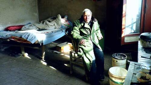 ������������ڰ���ˤ���ˣ��ж����ѡ�ÿ��ֻ�����ڴ���ǰ��������֦�ϵ�С������������ĵĹ¶������˶�ôϣ������������˵˵��������硢���˺�����ȥ��ͷ��һ�κӱ����ӡ�����������������������ȥ���������Ĺ¶����į��