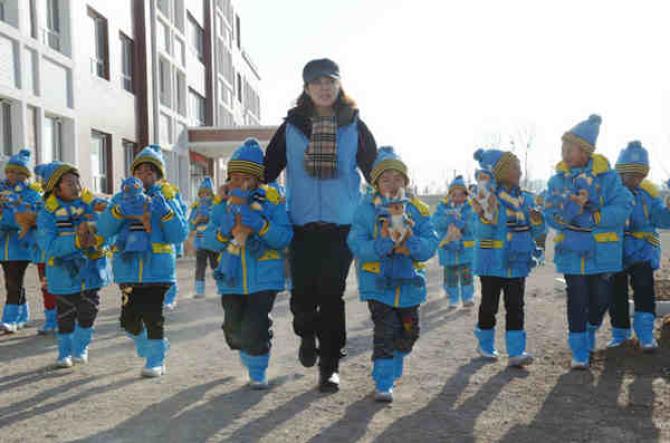 2014��Ҽ�������Ͼ��������ݷ�ƶ��չ�����������ϸ����������ĺ����Ƿ�����2000����ů��������Щ���Ӻͼ�ͥ��ȥ���޾�����ů������������Ȼϣ���ܸ��������������ĺ����Ǵ�ȥ��ů����С̫��һ����ů�ź�������ů�����ǵļ�ͥ��ɢ���޾��İ���