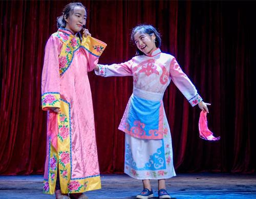 ������Ŀ��ѡ��һЩ���㡢רҵ�Կڡ���־Ը������Ŀ����Ȥ���������ı�������ѧ����Ϊ���ӣ�ͨ������ٲ����Ŷӹ�����������־Ը���������Ŀִ����������ǿ���ǶԹ�����ҵ�������������θУ��������Ϊ�й����ŶӵĴ����������������ٽ���Ŀ���Ŷӳ�����չ��