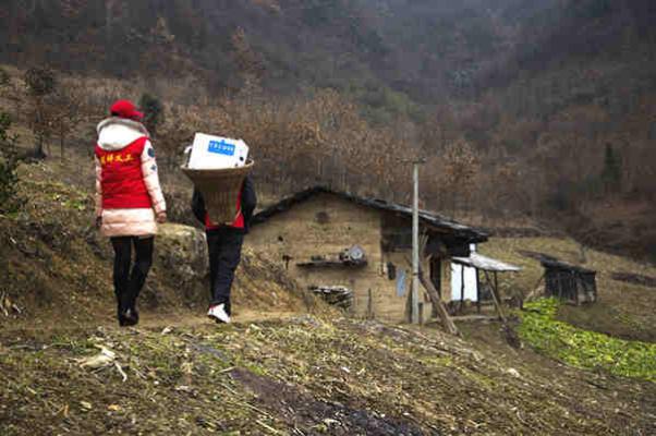 ������������乫���ж����ˣ�2012��������9�ҹ�������������������33�ҳ�Ա��λ�����������Ⱥ���������������Ĵ��Ű���������ء�����³�����֣�������������С�ͺ���Ԯ�����ۼƷ���11500����ů����������һ�ռ���˶�ͯ��Ϣ������Ҳ������ʡ���ӷַ���װ���ĵ���ů����