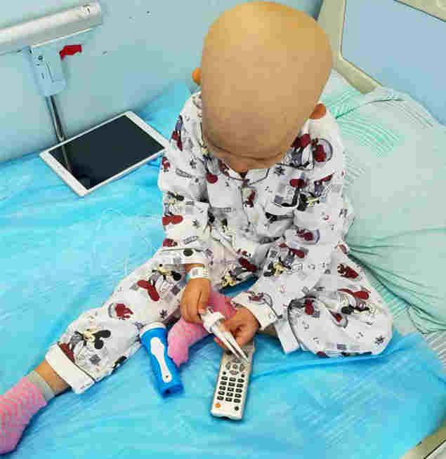 ���������Ѿ�����22���Ԫ���������л���ͽ��Ǯ��ÿ�컹����Ǯ��ҽԺ�Ѿ�Ƿ���ˣ����������������һֱ�������������õģ�ϣ���Լ�Ϊ��Ů��һ�������ȥ��ϣ������ܹ������Ҷȹ��ѹأ����գ���Ҳ�����Ԯ�ְ������ˣ�һ������Ů���Ժ��������ˣ�лл�ж���