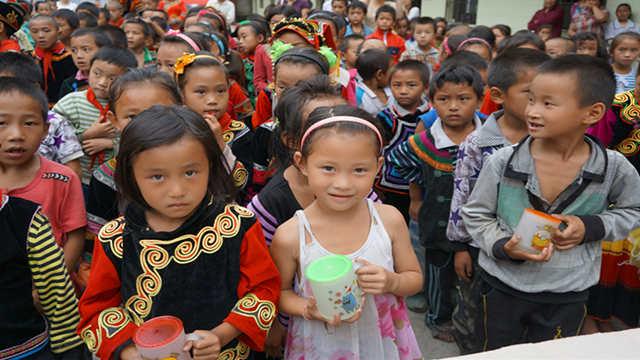 ���������ڴ���ɽ���������۵�Ц���������峺���ѵ�һ�ε�ȫУ�������û��ͳһ��У��