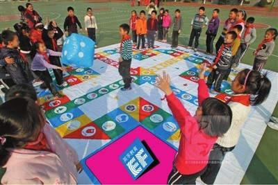 ����ʲô����ô������ͯ��ȫ�Ի�������Ϊ7������İ�ȫ֪ʶ����ͨ��ȫ�����֡����𡢺��֣������������������������ֺ�У԰�����Ȱ�ȫ֪ʶ��һ����ȫ֪ʶ��2�ڿΣ��γ̴��ƴ�ͳ���Ͽ���ʽ��ͨ����Ƶ��PPT��ʾ�Լ���Ϸ����ʽ�����У��ö�ͯ��&ldquo;����ʽ&rdquo;�Ļ��ѧ����ȫ֪ʶ��