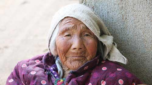 ���ڴ��������˵������ھ��ǳ����ӣ����Ǹ���һ����������ڣ����յ�ʱ��ȫ�����ܹ�����һ�𣬳Գ���ʳ�����ļҳ���ũ��ճ����ˣ������Ů����أ�һ��Ҳ���������棬������Щû����Ů�����ˣ�ÿ�����գ�ֻ�ܿ��ű��˼��������ֵع��ڣ��Լ�ĬĬ̾Ϣ&hellip;&hellip;