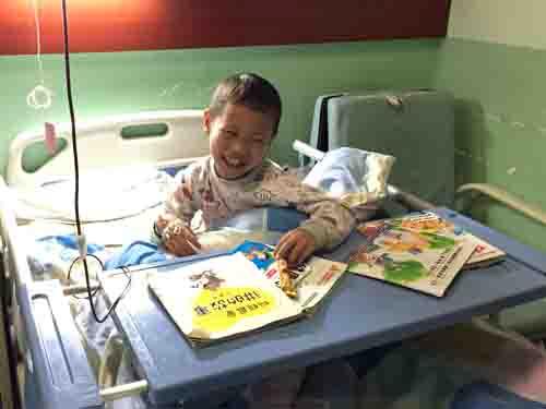 ������������ʱ�������Ƕ������Ԯ�֣��ڼ��˵İ����£�2014��ף�����������10ͷСţ������&ldquo;�������ߣ�ţ�ܲ���Ҳ�аɣ�&rdquo;Ϊ����ţ�ܳԵ����ʵĲݣ�����ְ�ÿ��һ���綼��ţ�ϵ����4��5����Զ�ĵط������ţ������������ں����ǿ���Ц�����˰����ţ����Ϊȱ����ţ֪ʶ�����Ҳֻʣ3ͷ��