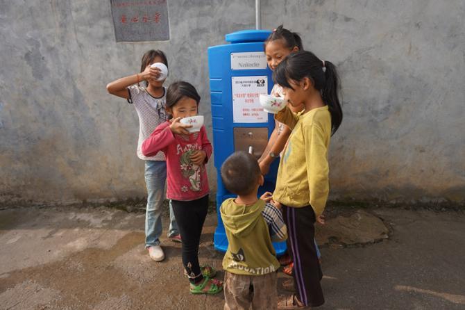 为四川省泸州市29所县、乡中心学孩子募集水杯